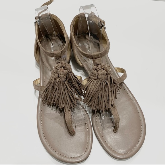 LIZ CLAIBORNE WEDGE THONG SANDALS NUDE COLOR WITH TUSSLE DETAIL - Picture 10 of 16